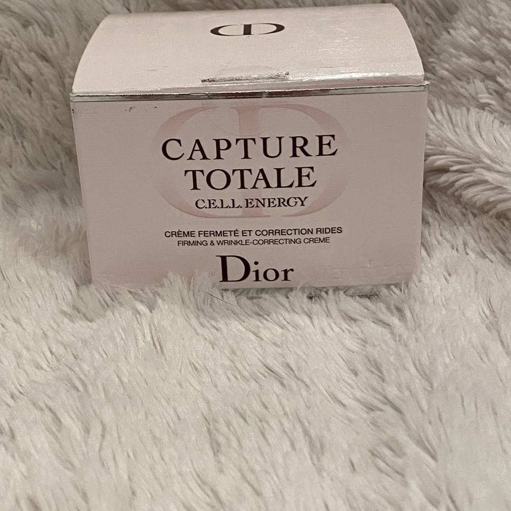 Christian Dior Capture Totale Firming and Wrinkle Correcting Cream - Picture 2 of 11
